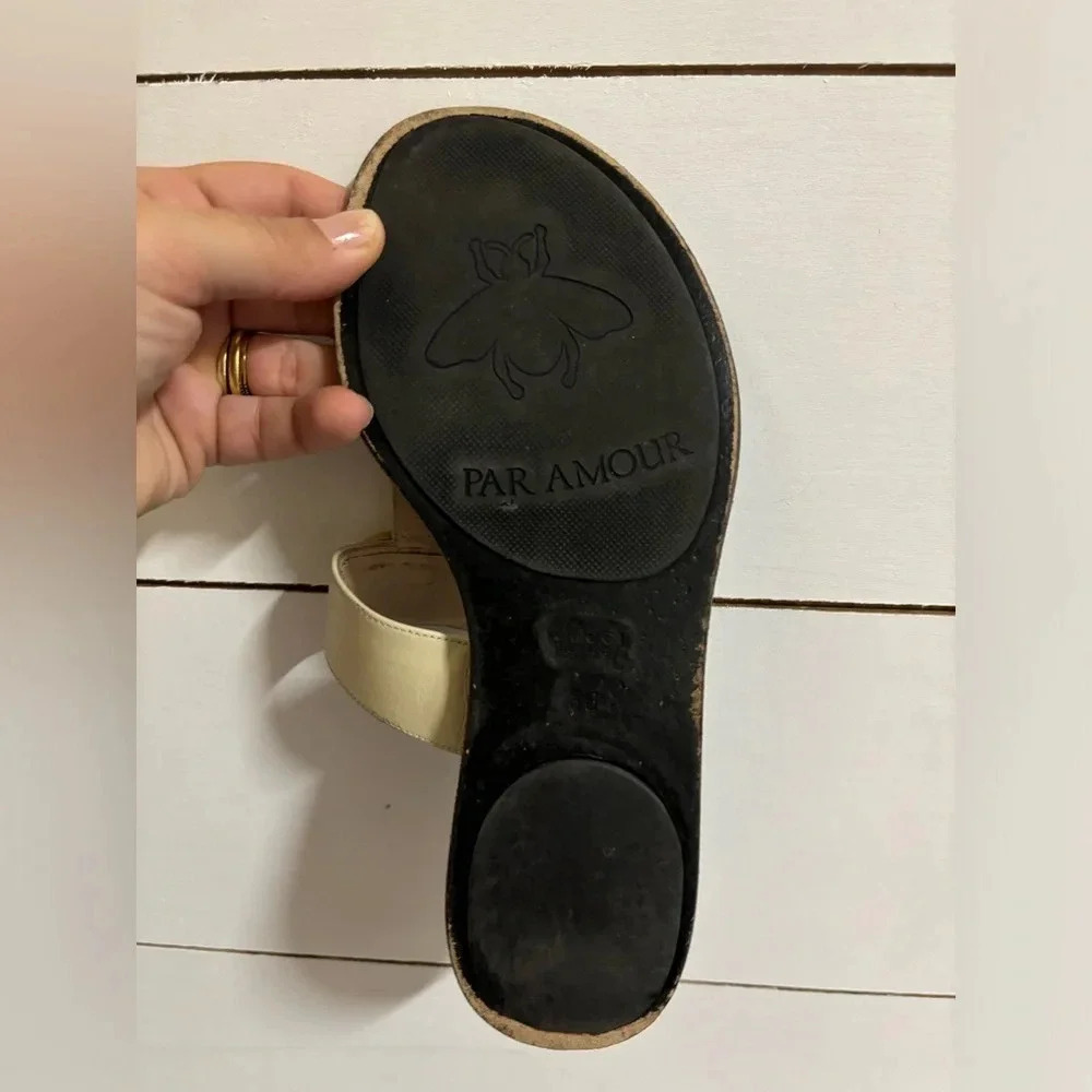 Gucci GG Marmont Thong Sandal - Picture 9 of 10